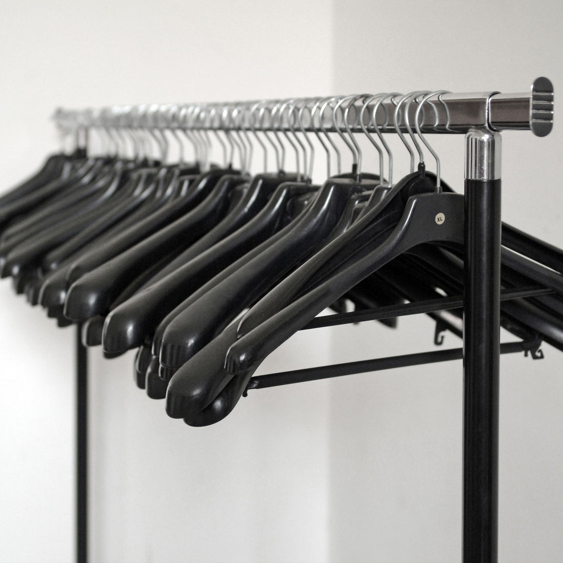 Kunststoff-Kleiderbügel: Elegante Helfer für Ihre Garderobe